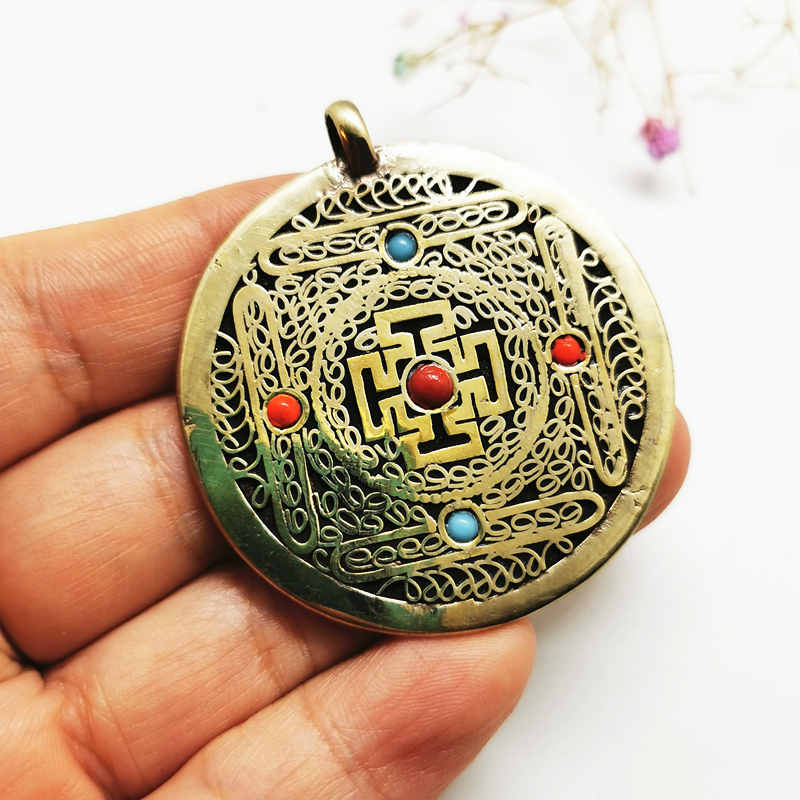 قلادات نحاسية دائرية على شكل م - مراجعة Ethnic Fashion Com وسعره